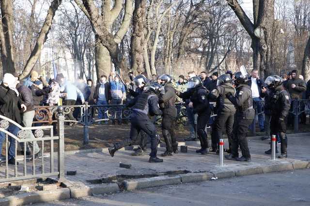 Политолог сказал, почему протесты под Радой выглядят угрожающе