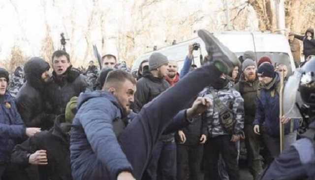 "Рубился за землю": выяснилось имя "фермера-акробата" на митинге под Радой