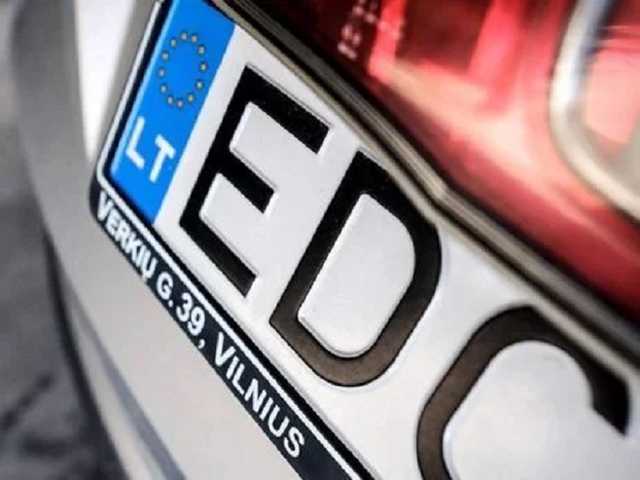 Депутаты отсрочили штрафы для владельцев авто на еврономерах до начала 2020 года