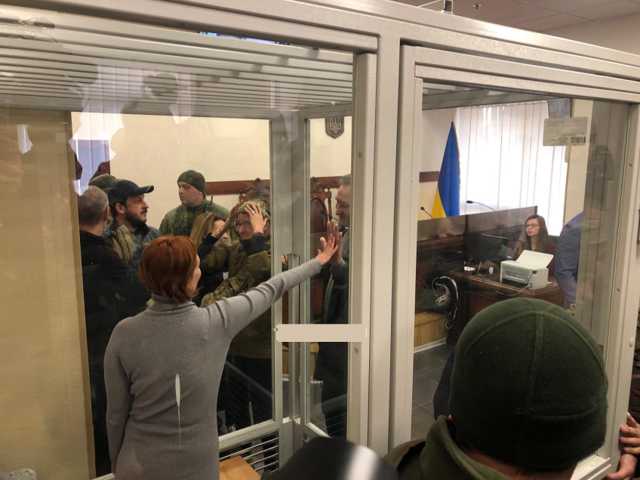 Судове засідання щодо запобіжного заходу для Кузьменко перенесли, у залі суду – штовханина