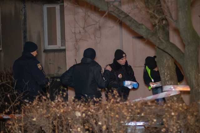 Выпал вместе с окном: в Киеве загадочно погиб мужчина