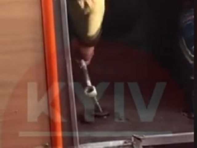 "Как тебе такое, Илон Маск?": пользователей сети впечатлило состояние киевской маршрутки