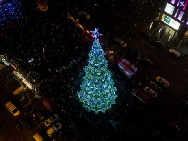 В Днепре открыли главную елку: яркие видео и фото с высоты
