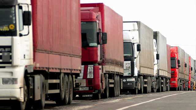 Трое львовских таможенников “заработали” на растаможке грузовиков 2 миллиона