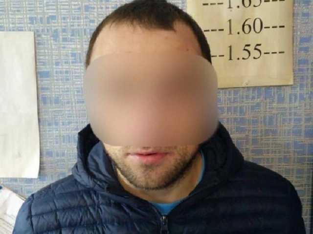 Использовал хитрую схему: мошенник украл более миллиона гривен с карточек украинцев