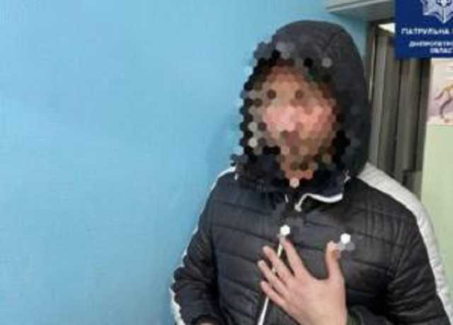 В Днепре продавщица зоомагазина устроила погоню за пьяным мужчиной, укравшим костюм для собаки