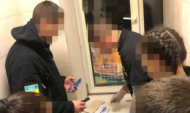 В Одесской области разоблачили главного инспектора таможни, который брал взятки