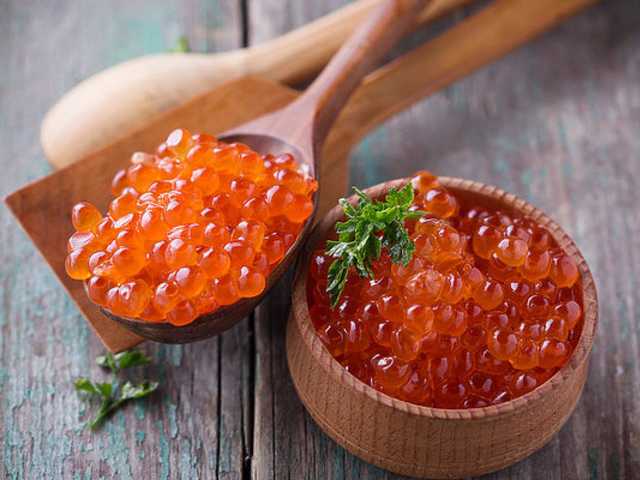 В Бердичеве девочки-подростки украли 108 банок красной икры и деньги