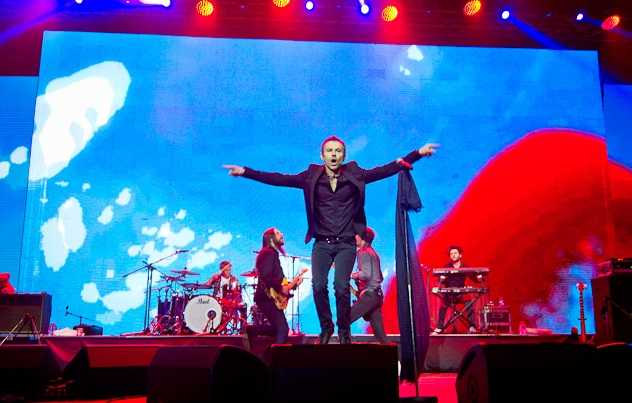 Вакарчук — «совесть нации», поющая на свадьбах