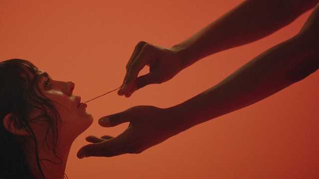 Группа KAZKA представила новый откровенный клип