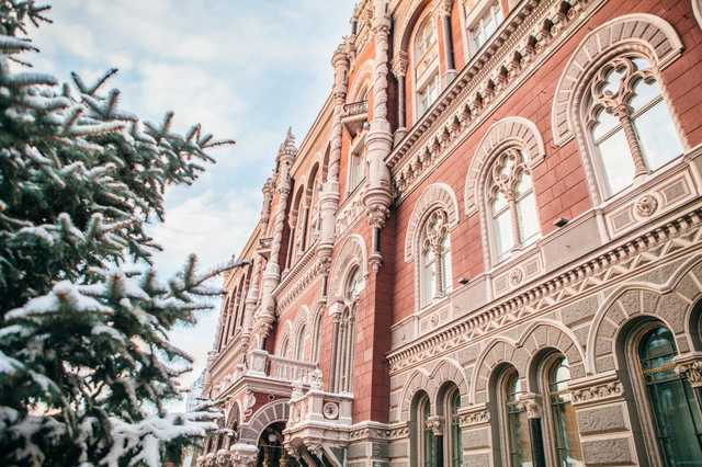 В Нацбанке объяснили скандальное видео с полуголыми танцовщицами