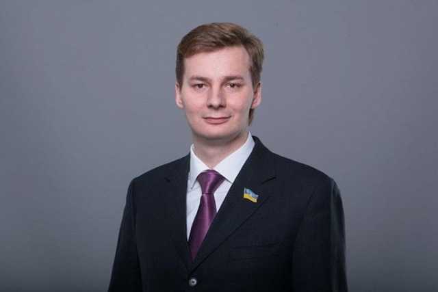 Депутат Шпенов продал общественникам транспорт за 2,5 млн гривен