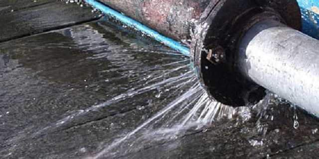 В супермаркете Одессы с потолка полился кипяток: видео горячего "водопада"