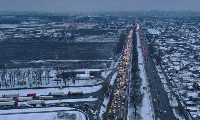 Съехался весь Киев? "Столичный" рынок сковали невероятные пробки