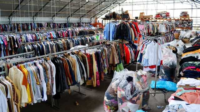 Зеленського просять не забороняти секонд-хенди