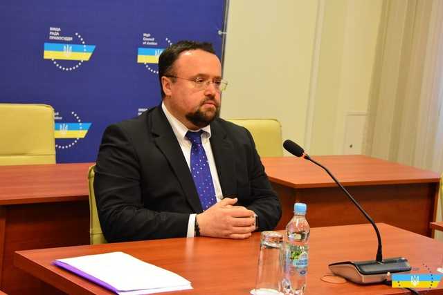 Як десятий місяць не призначають нового голову ДСА