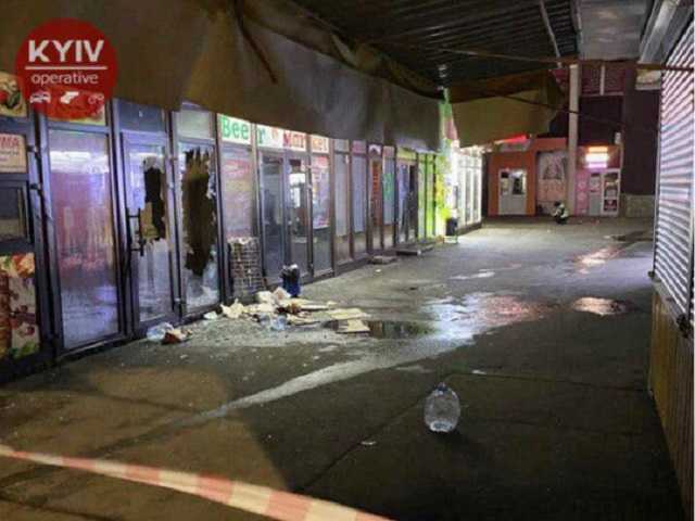 Ночной погром на Троещине: в сети появилось видео с преступниками