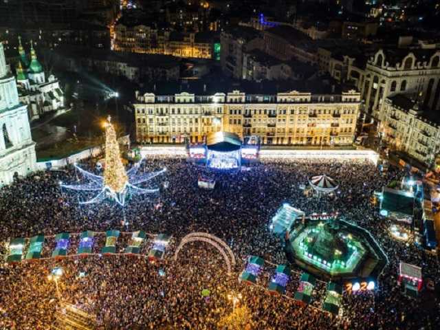 Новый год на Софийской площади Киева встретили больше 100 тысяч человек, — КГГА
