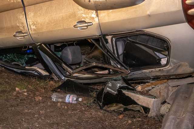 В Днепре из-за перебегающей дорогу собаки перевернулся внедорожник