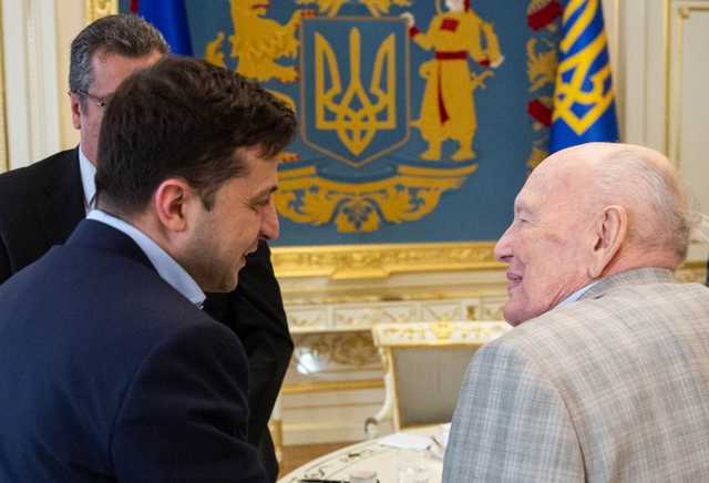 Facebook-страница Патона с дифирамбами Зеленскому — фейковая