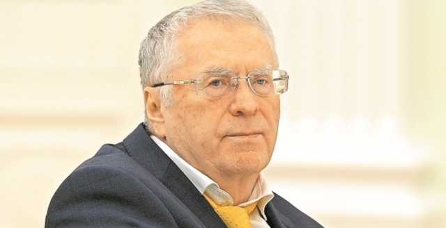 "А чего под ручку водят?" В состоянии Жириновского увидели "близкий кирдык"