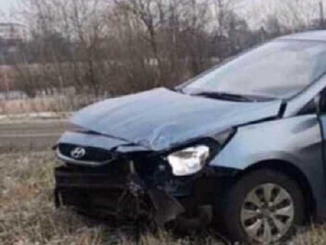 Под Киевом такси с пассажирами протаранило Infiniti и вылетело с дороги