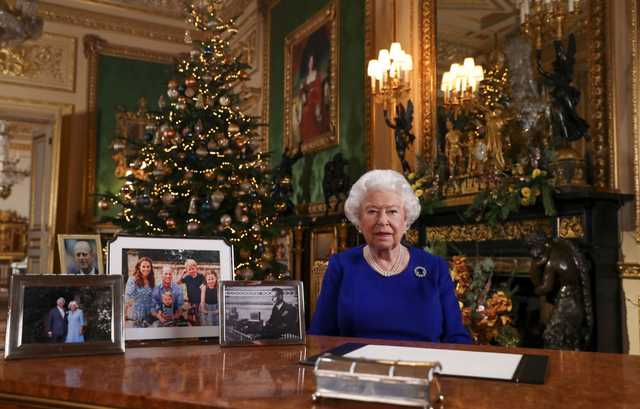 Королева Великобритании отреагировала на сложение полномочий принцем Гарри