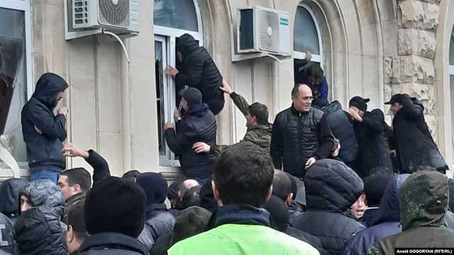 В оккупированной Абхазии требуют отстранения «президента», он собрал экстренное совещание