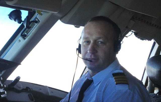 Молодой, красивый и лучший летчик: близкие рассказали о погибшем в катастрофе пилоте МАУ