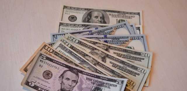 Наличный курс доллара стал активно расти из-за крупных закупок нардепов
