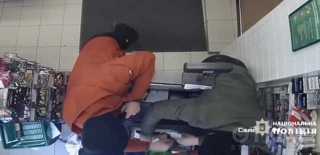 В Белгород-Днестровском задержан криминальный дуэт налетчиков, которые грабили одесские магазины