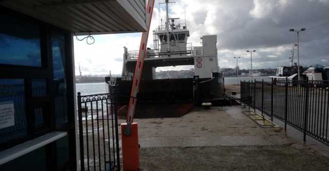 "А второй-то где?" В сети высмеяли поломанные паромы РФ в Крыму