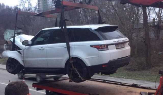Пьяные сотрудники СТО в Киеве разбили Range Rover клиента