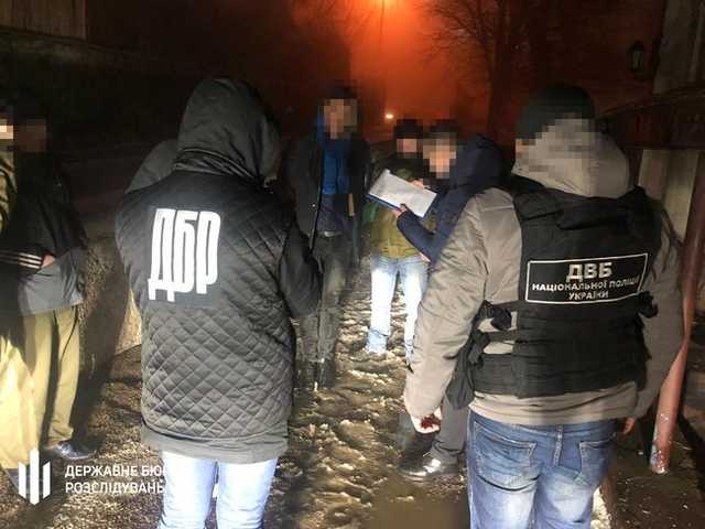 Сотрудник Нацполиции продавал амфетамин: его задержали