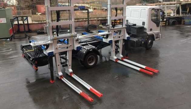 У соцмережах показали, як у Києві нові евакуатори забирають авто порушників