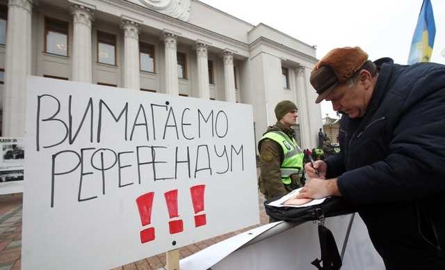 Під Верховною Радою проходять одразу дві акції протесту