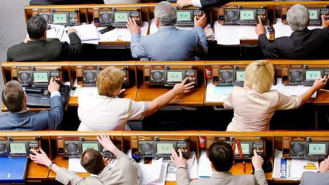 Нардепов с сегодняшнего дня начнут наказывать за кнопкодавство