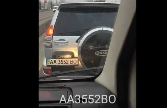 "Скорая" в Киеве не доехала к ребенку с ожогами из-за автохама