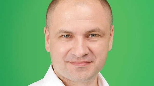 Депутат от “Слуги народа” подбирал себе стрижку на заседании Рады