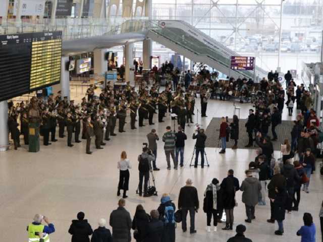 В аэропортах Украины прошли концерты-реквиемы в память о погибших "киборгах"