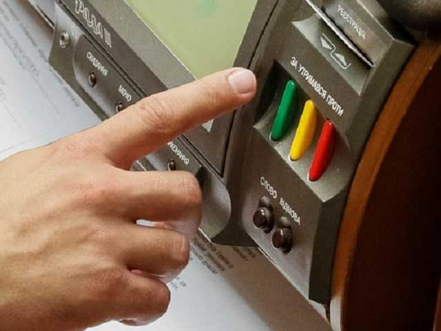 Четверо нардепов установили в Раде рекорд по прогулам