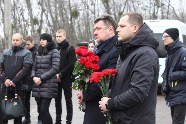 Ангел отправился в небо: в Киеве похоронили бортпроводницу самолета МАУ