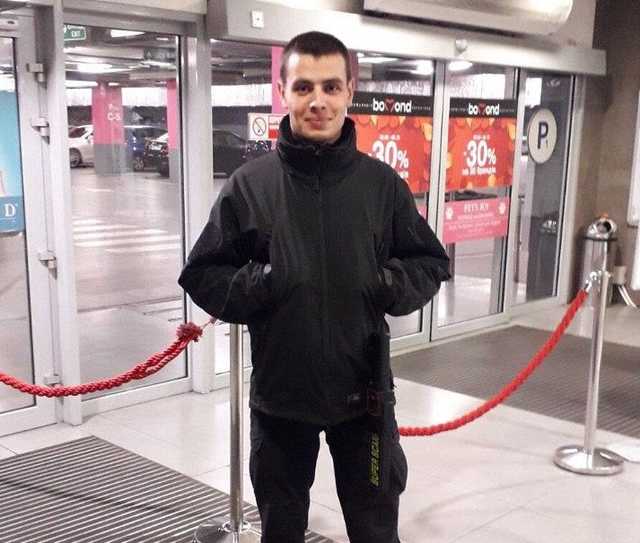 В ГСЧС показали парня, который спасал людей из затопленного Ocean Plaza