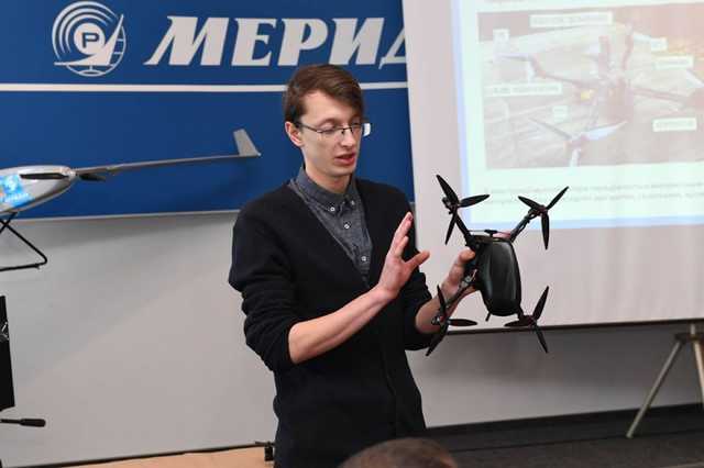 В «Укроборонпромі» показали перший український військовий квадрокоптер