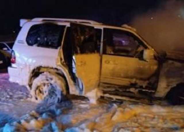 В Николаеве на парковке подожгли внедорожник