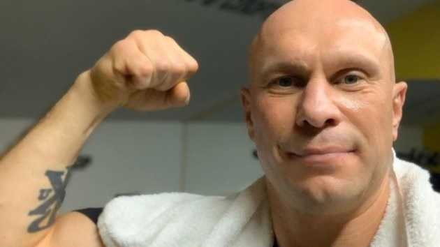 Участник драки с Кивой заявил, что депутат сломал ему нос