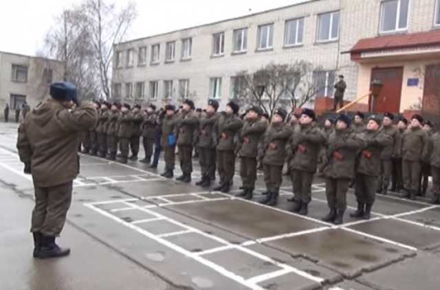 Призывать в армию будут всех, срок службы изменят: министр обороны сообщил подробности