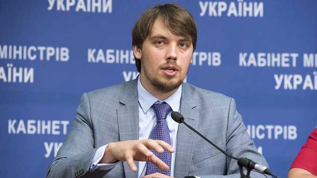 Машина хорошая, но не едет: сети позабавили слова Зеленского про Гончарука