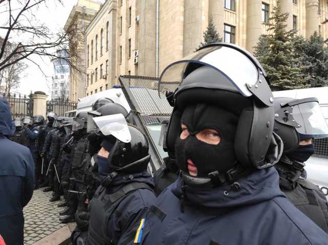 Газ і бійка: У Харкові з площі Свободи прогнали проросійських активістів