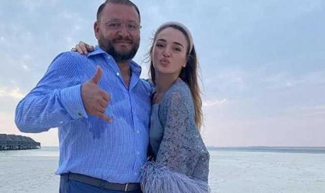 Добкин закатил пир к 50-летию на Мальдивах